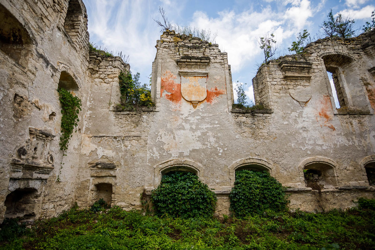 Развалины еврейской синагоги в Рашкове